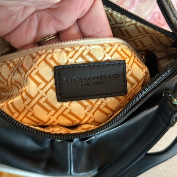 Tignanelio sholder crossbody black with gold accents with pockets - Picture 8 of 10